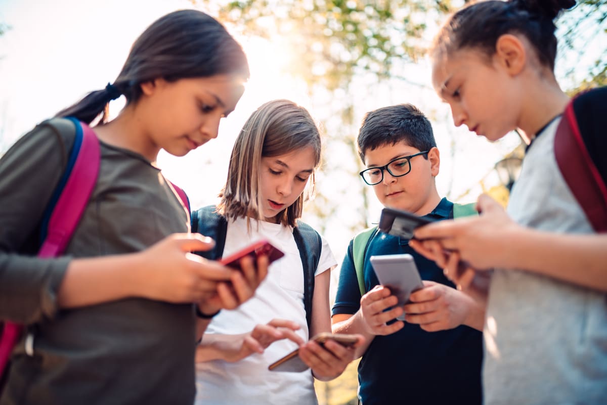 Social Media Harmful for Kids in AR