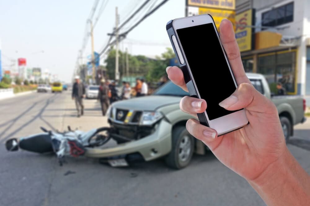 When Should You Call a Lawyer After a Car Accident